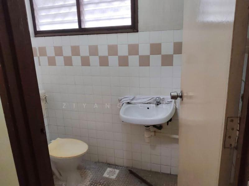 Rumah Teres 2-Tingkat untuk Disewa di Taman Kepong Indah (Kepong) - Ziyang Chen - Bathroom - PropertyGuru.com.my