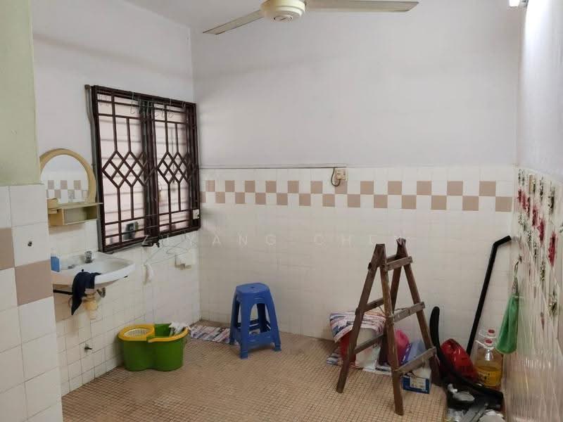 Rumah Teres 2-Tingkat untuk Disewa di Taman Kepong Indah (Kepong) - Ziyang Chen - Bathroom - PropertyGuru.com.my