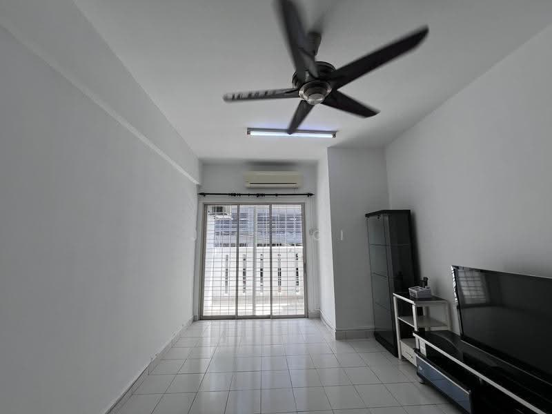 Kediaman Servis untuk Disewa di Fortune Avenue - JC Looi - Living Room - PropertyGuru.com.my