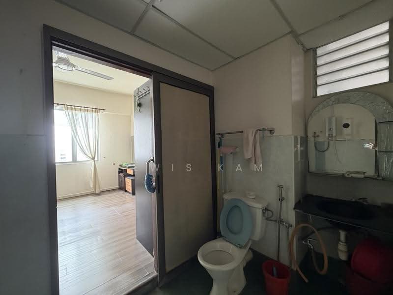Kondominium untuk Dijual di Straits Regency - Lewis Kam - Bathroom - PropertyGuru.com.my