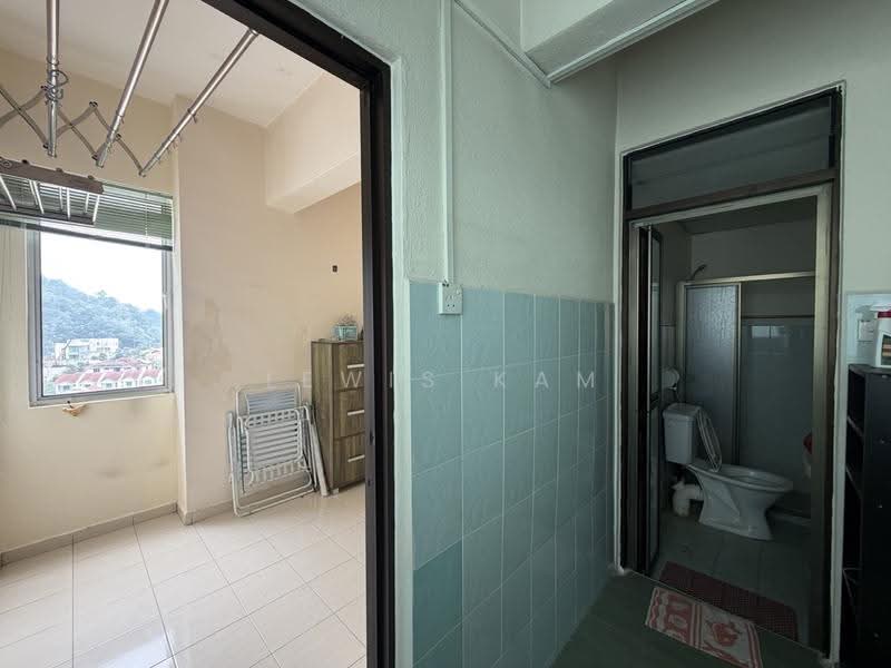 Kondominium untuk Dijual di Straits Regency - Lewis Kam - Bathroom - PropertyGuru.com.my