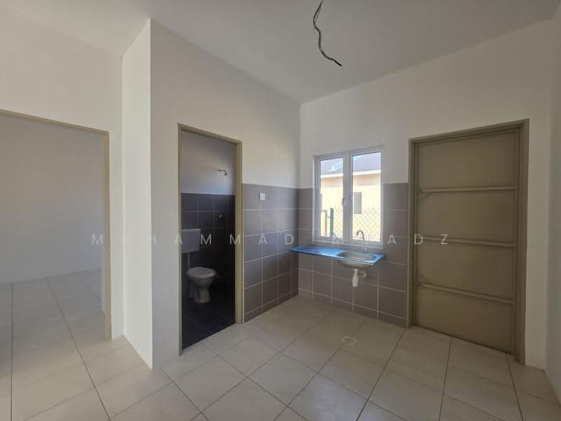 1-storey Terraced House for Sale in Hulu Kuantan (Pahang) - Muhammad Muadz - Bathroom - PropertyGuru.com.my