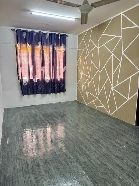 Pangsapuri untuk Disewa di Aman Putra Apartment - James Lai - Living Room - PropertyGuru.com.my