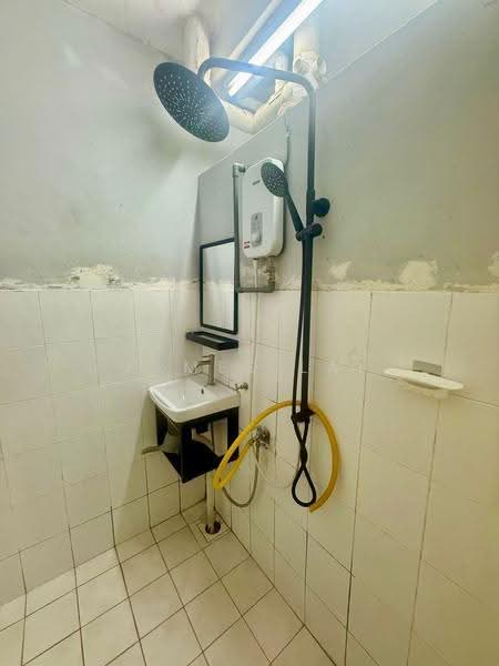 Pangsapuri untuk Disewa di Aman Putra Apartment - James Lai - Bathroom - PropertyGuru.com.my