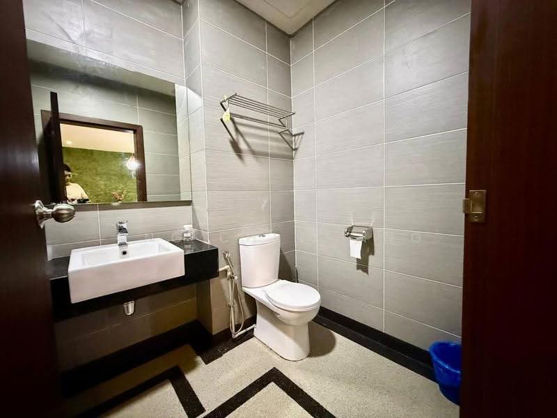 Condominium for Sale at KSL D'Esplanade Residence - Ong Chin Ling - Bathroom - PropertyGuru.com.my