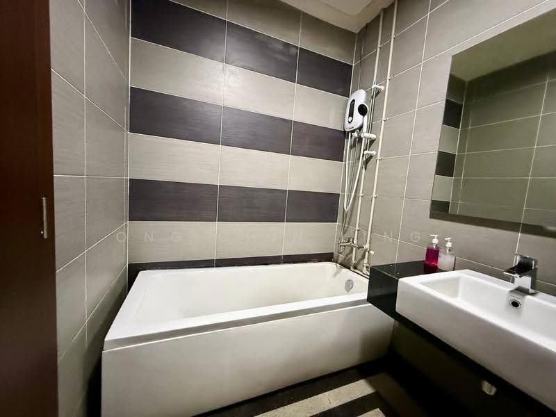 Condominium for Sale at KSL D'Esplanade Residence - Ong Chin Ling - Bathroom - PropertyGuru.com.my