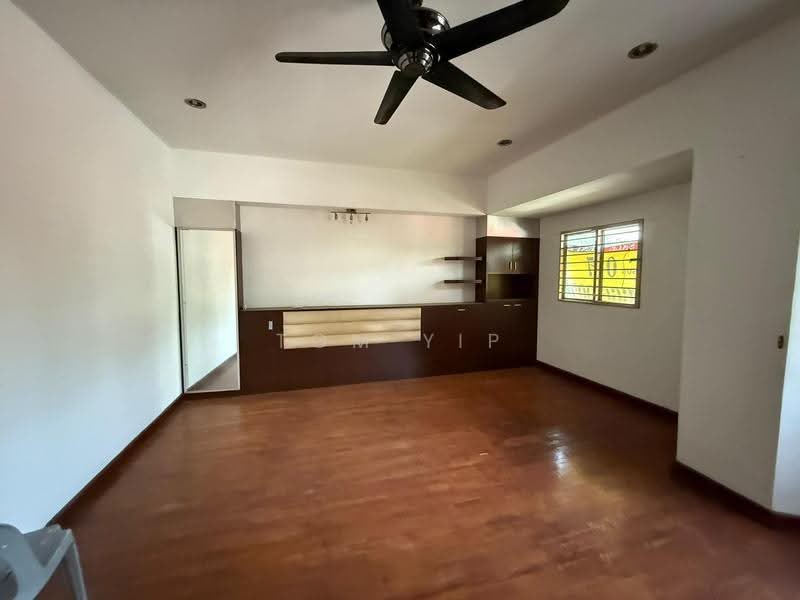 2-storey Terraced House for Sale in Sungai Buloh (Selangor) - Tom Yip - Living Room - PropertyGuru.com.my