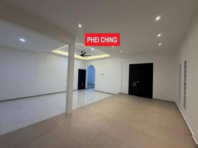 Bungalow House for Sale in Taman Markisah (Bukit Mertajam) - Phei Ching - Living Room - PropertyGuru.com.my