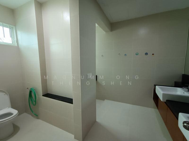 3-storey Terraced House for Sale in Jelutong (Penang) - Magnumm Ong Theng Shen - Bathroom - PropertyGuru.com.my