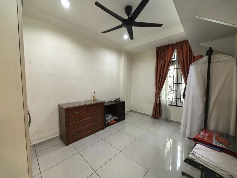 Rumah Banglo untuk Disewa di Taman Stulang Laut (Johor Bahru) - Shirley Ching - Bedroom - PropertyGuru.com.my