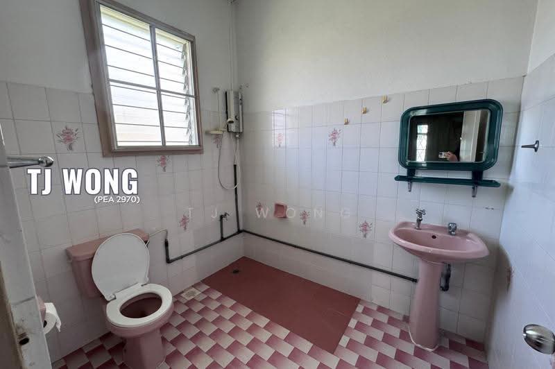Semi-Detached House for Sale in Kota Kinabalu (Sabah) - TJ Wong - Master Bathroom - PropertyGuru.com.my