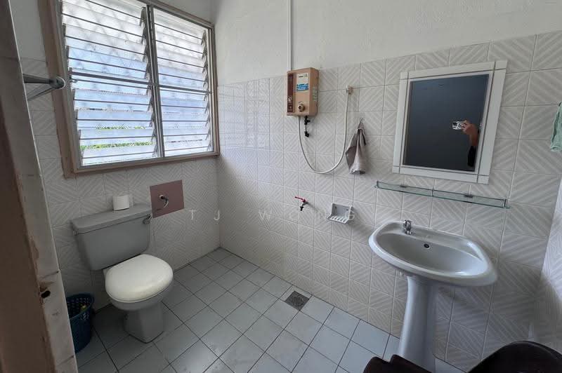 Semi-Detached House for Sale in Kota Kinabalu (Sabah) - TJ Wong - Bathroom - PropertyGuru.com.my