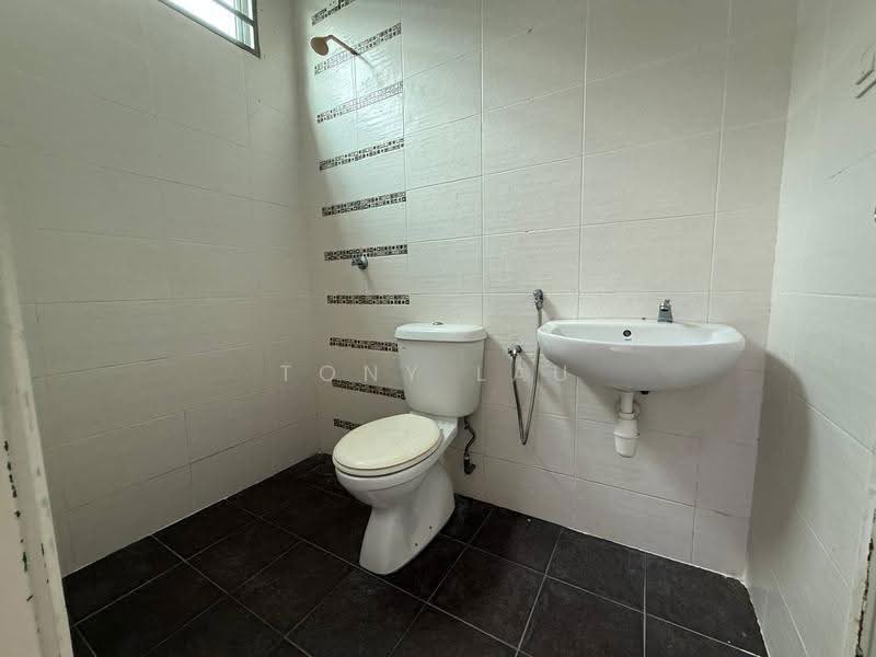 2-storey Terraced House for Sale in Bandar Sri Sendayan (Negeri Sembilan) - Tony Lau - Bathroom - PropertyGuru.com.my