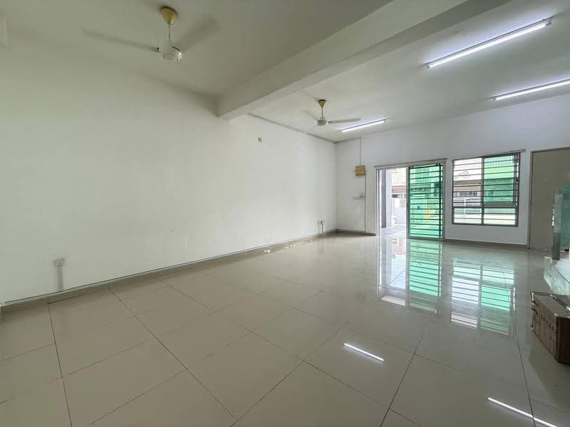 2-storey Terraced House for Sale in Bandar Sri Sendayan (Negeri Sembilan) - Tony Lau - Living Room - PropertyGuru.com.my