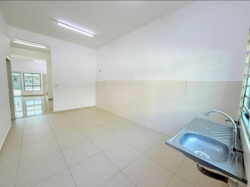 2-storey Terraced House for Sale in Bandar Sri Sendayan (Negeri Sembilan) - Amber Yiew - Kitchen - PropertyGuru.com.my