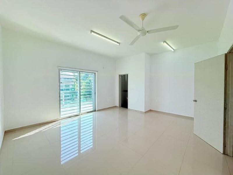 2-storey Terraced House for Sale in Bandar Sri Sendayan (Negeri Sembilan) - Amber Yiew - Living Room - PropertyGuru.com.my