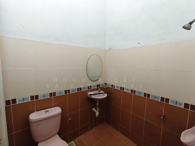 2-storey Terraced House for Sale in SS14 (Subang Jaya) - Mohd Aizat Saiful Bahri - Bathroom - PropertyGuru.com.my