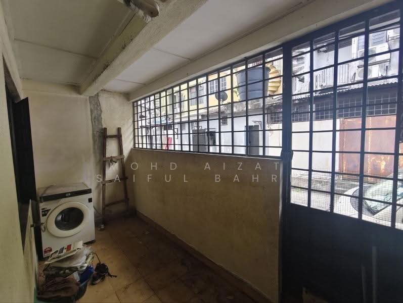 2-storey Terraced House for Sale in SS14 (Subang Jaya) - Mohd Aizat Saiful Bahri - Balcony - PropertyGuru.com.my