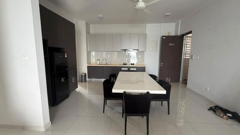 Condominium for Rent at Royal Strand @ Country Garden Danga Bay - Ke Xin Chan - Dining Room - PropertyGuru.com.my