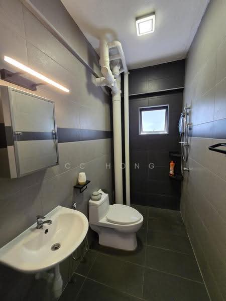 Kondominium untuk Disewa di Bukit Pandan Kondominium 2 - CC Hong - Bathroom - PropertyGuru.com.my