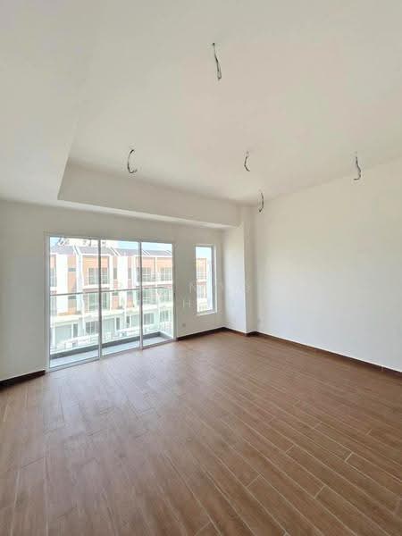 3-storey Terraced House for Rent in Taman Sri Manja (Petaling Jaya) - Brandon Chia - Living Room - PropertyGuru.com.my