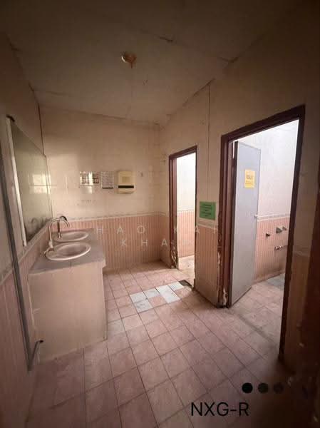 Semi-D Factory for Sale in Seksyen 33 (Shah Alam) - Hao Kai Khaw - Bathroom - PropertyGuru.com.my
