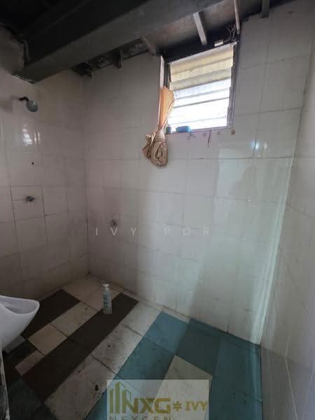 Factory for Rent in Pandamaran (Klang) - Ivy Por - Bathroom - PropertyGuru.com.my