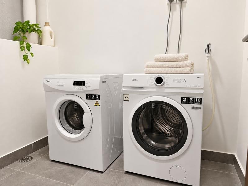 Service Residence for Rent at Twin Tower Residence - Eason Tee - Yard - PropertyGuru.com.my
