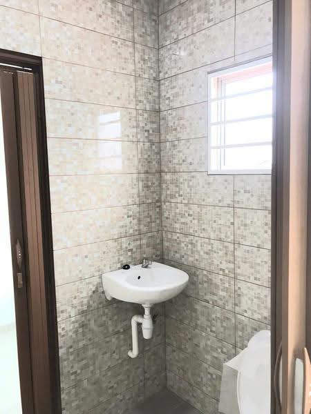 Rumah Teres 2-Tingkat untuk Disewa di TAMAN PUCHONG UTAMA (Puchong) - Wendy Chin - Bathroom - PropertyGuru.com.my