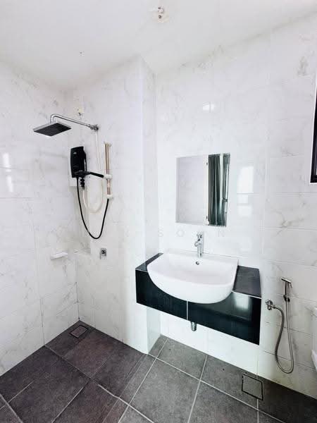 Service Residence for Sale at Sky Breeze Service Apartment - Dan Soon - Bathroom - PropertyGuru.com.my