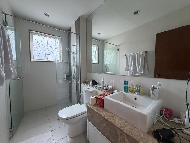 Rumah Teres 3-Tingkat untuk Dijual di Taman Taming Indah 2 (Bandar Sungai Long) - Bryan Ng - Bathroom - PropertyGuru.com.my