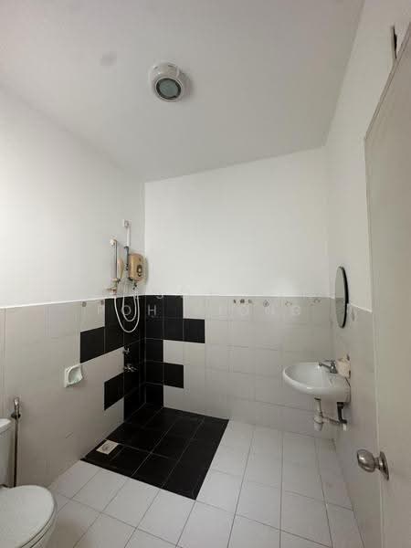 2-storey Terraced House for Rent in Setia Tropika (Johor Bahru) - Nelson Tan Poh Kiong - Bathroom - PropertyGuru.com.my