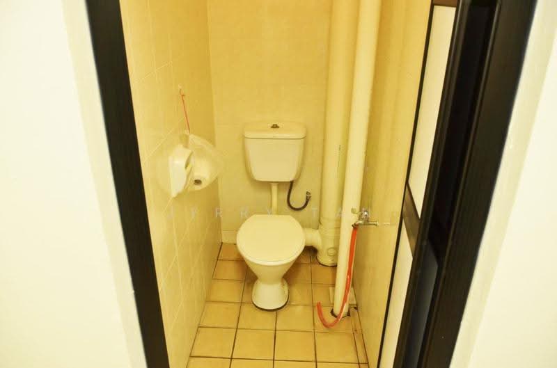 Pangsapuri untuk Disewa di Permai Jaya - Jerry Tan - Bathroom - PropertyGuru.com.my