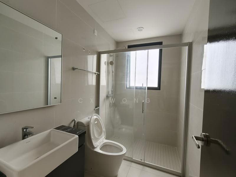 Kondominium untuk Dijual di Kings Bay @ Country Garden Danga Bay - Cx Wong - Bathroom - PropertyGuru.com.my