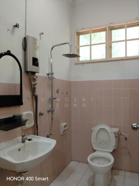 Rumah Berkembar untuk Dijual di Kota Kinabalu (Sabah) - Vincent Leong - Bathroom - PropertyGuru.com.my