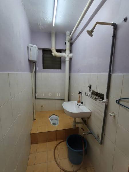 Flat for Rent at Pantai Indah Fasa 1 - kiru kok - Bathroom - PropertyGuru.com.my