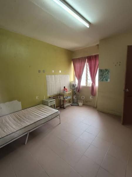 Flat for Rent at Pantai Indah Fasa 1 - kiru kok - Bedroom - PropertyGuru.com.my