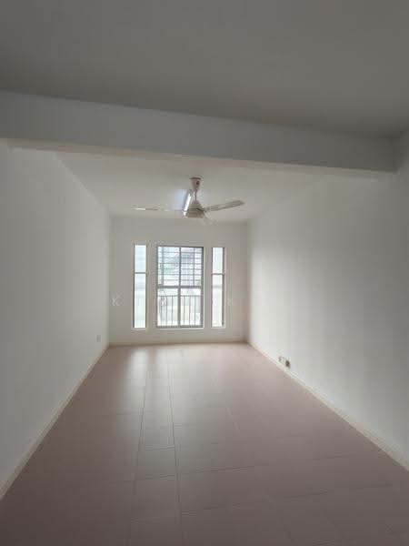Rumah Flat untuk Disewa di Pantai Indah Fasa 1 - kiru kok - Living Room - PropertyGuru.com.my