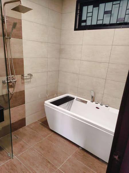 Kediaman Servis untuk Dijual di Molek Regency - Eva Yeo - Bathroom - PropertyGuru.com.my