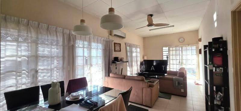 Rumah Berkembar untuk Dijual di Taman Desaria (Nilai) - Izzati Mat - Living Room - PropertyGuru.com.my
