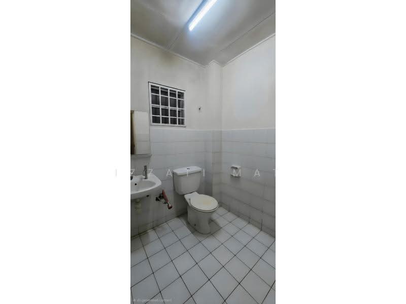 Rumah Berkembar untuk Dijual di Taman Desaria (Nilai) - Izzati Mat - Bathroom - PropertyGuru.com.my