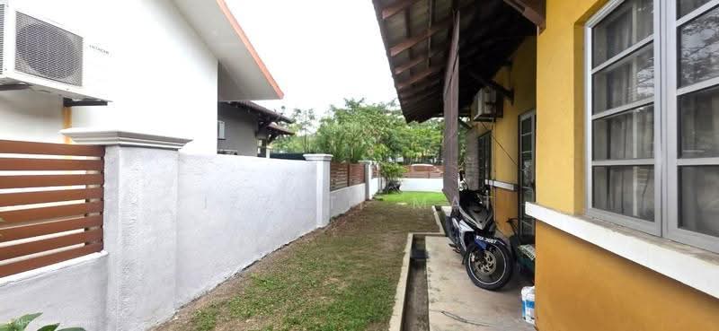 Rumah Berkembar untuk Dijual di Taman Desaria (Nilai) - Izzati Mat - Exterior - PropertyGuru.com.my