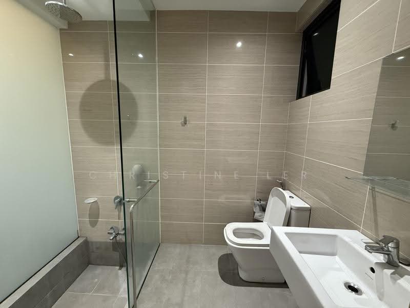 Kediaman Servis untuk Dijual di Setia SKY Residences - Christine Ler - Bathroom - PropertyGuru.com.my