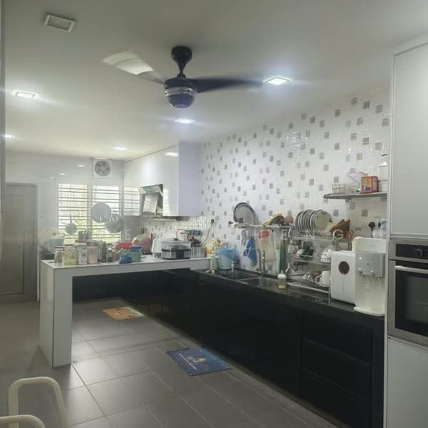 2-storey Terraced House for Sale in Taman Pelangi (Johor Bahru) - Sheng Cheng Tiew - Kitchen - PropertyGuru.com.my