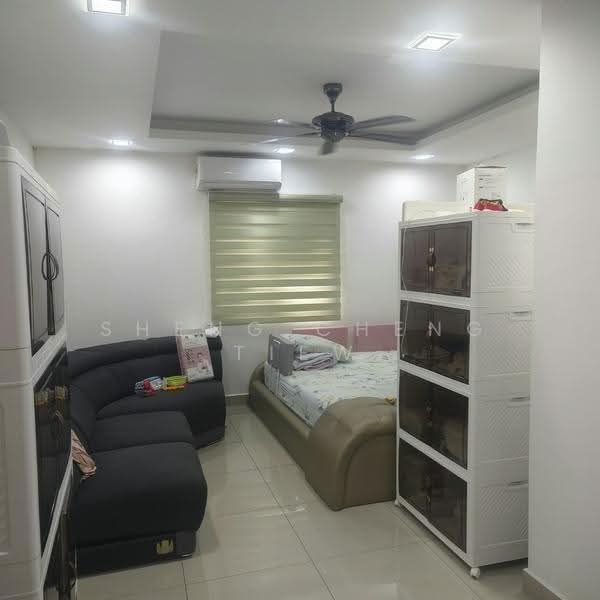 2-storey Terraced House for Sale in Taman Pelangi (Johor Bahru) - Sheng Cheng Tiew - Bedroom - PropertyGuru.com.my