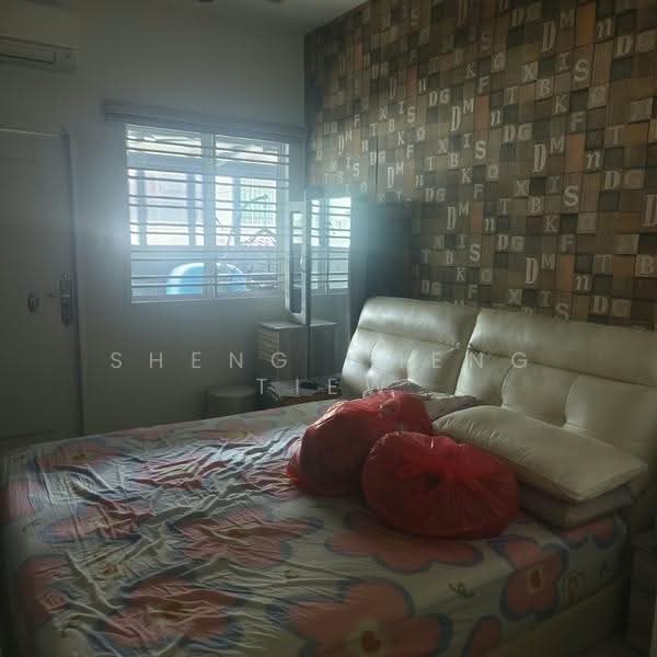 2-storey Terraced House for Sale in Taman Pelangi (Johor Bahru) - Sheng Cheng Tiew - Bedroom - PropertyGuru.com.my