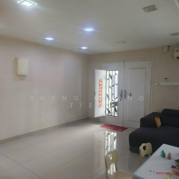 2-storey Terraced House for Sale in Taman Pelangi (Johor Bahru) - Sheng Cheng Tiew - Living Room - PropertyGuru.com.my
