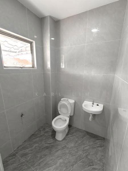 2-storey Terraced House for Sale in Taman Setia Indah (Tebrau) - Karl Lim - Bathroom - PropertyGuru.com.my