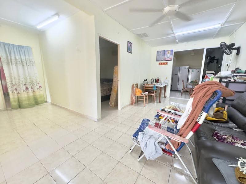 1-storey Terraced House for Sale in Bandar Kinrara Seksyen 1 (Bandar Kinrara) - Aimi Mahirah - Living Room - PropertyGuru.com.my