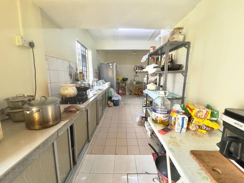 1-storey Terraced House for Sale in Bandar Kinrara Seksyen 1 (Bandar Kinrara) - Aimi Mahirah - Kitchen - PropertyGuru.com.my
